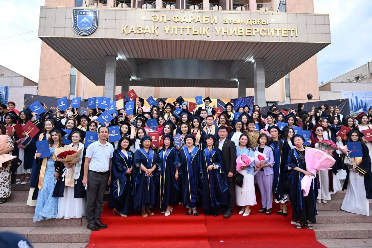 Graduates of the Faculty of Biology and Biotechnology were awarded diplomas