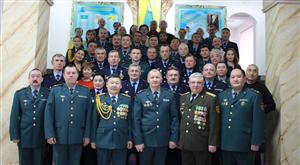Равнение на интернационалистов!