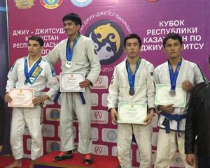 Жанатбек Ернар  Заң факультетінің 3 курс студенті