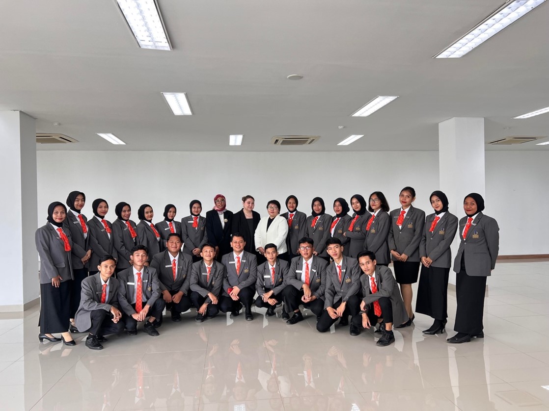 Лекция декана Алии Актымбаевой в Palembang Polytechnic of Tourism