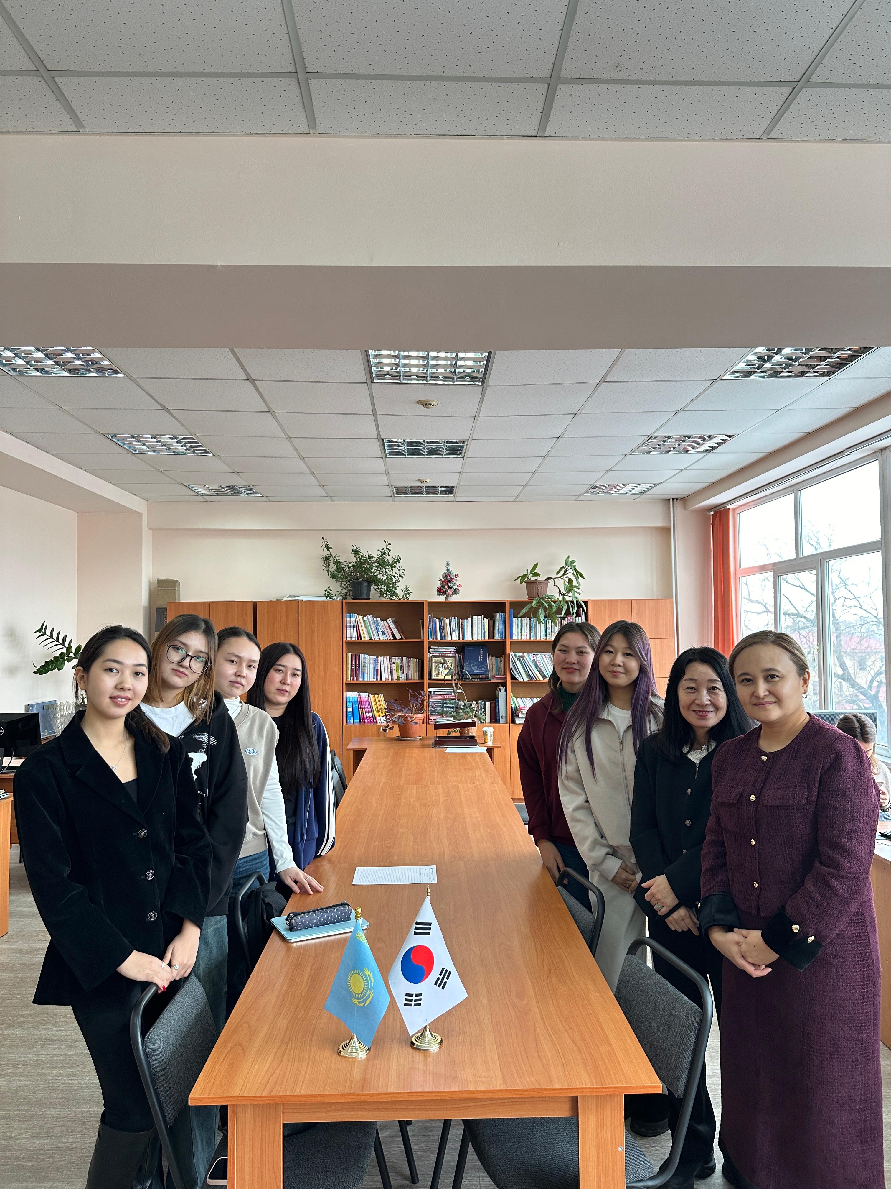 НОВЫЙ ВЗГЛЯД НА КОРЕЕВЕДЕНИЕ: ПРОФЕССОР СОН Ю ДЖОНГ С KOREA FOUNDATION НАЧИНАЕТ ПРЕПОДАВАНИЕ В КАЗНУ ИМЕНИ АЛЬ-ФАРАБИ
