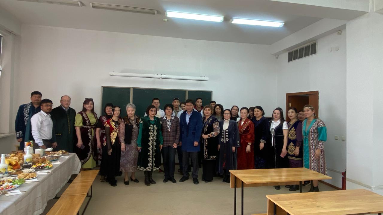 День национальной одежды