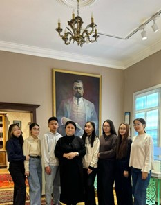 The  The curator of the 2nd year students,   Satkenov J.B. with her  students   visited A. Baytursynov museum