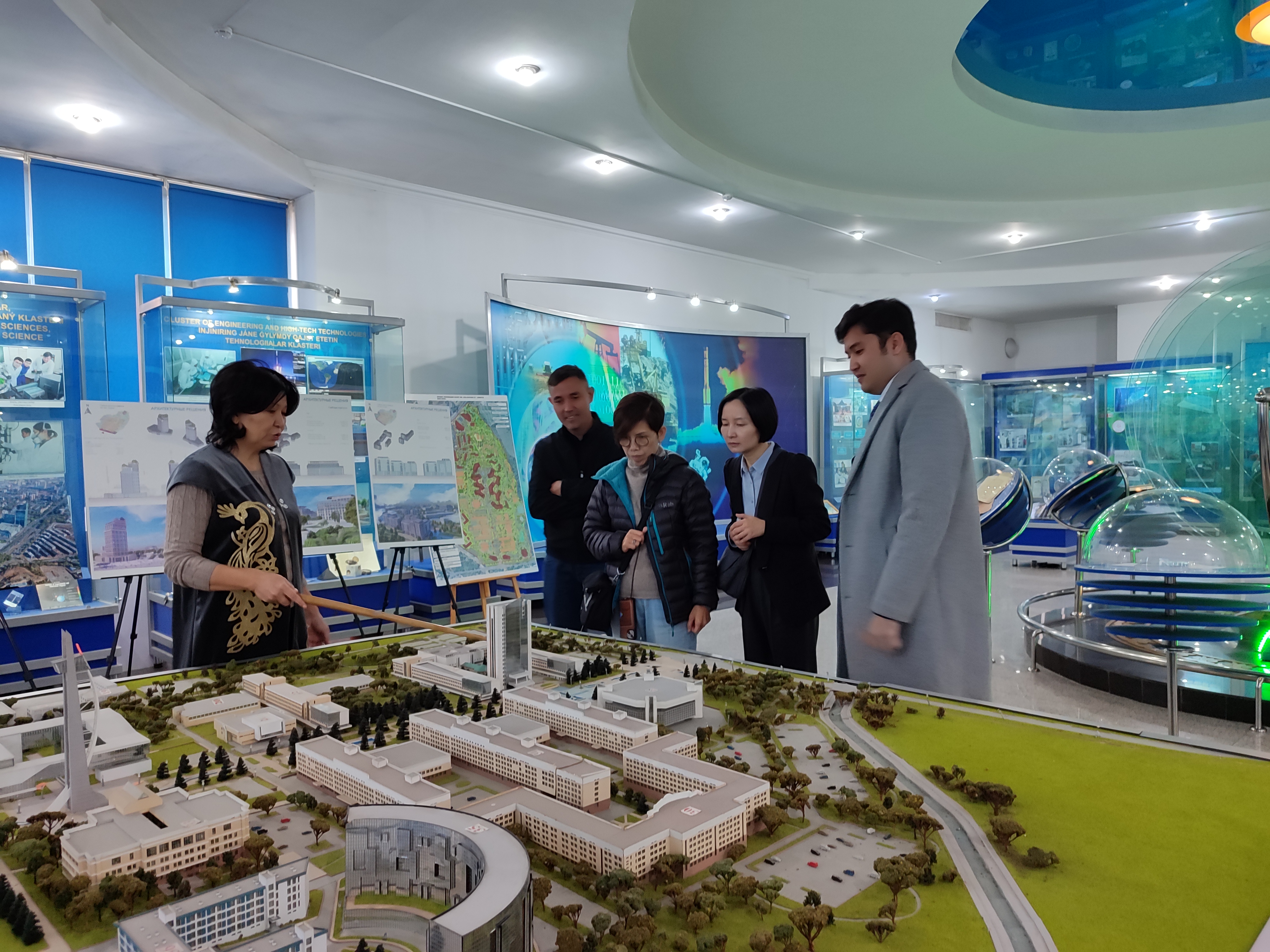 A campus tour of the university was organized for the delegation of Hong Kong Polytechnic University headed by the Director of the Chinese and Global Development Network, Department of Applied Social Sciences HaK PolyU, co-director of the Beijing-Hong Kong Center for Social Work Research in China G. Ben Ku.