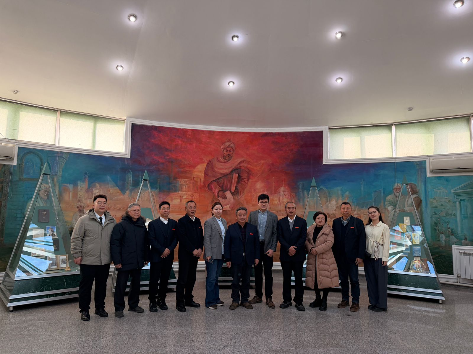 Visit of Zhangjiajie College Delegation to the KazNU Museum