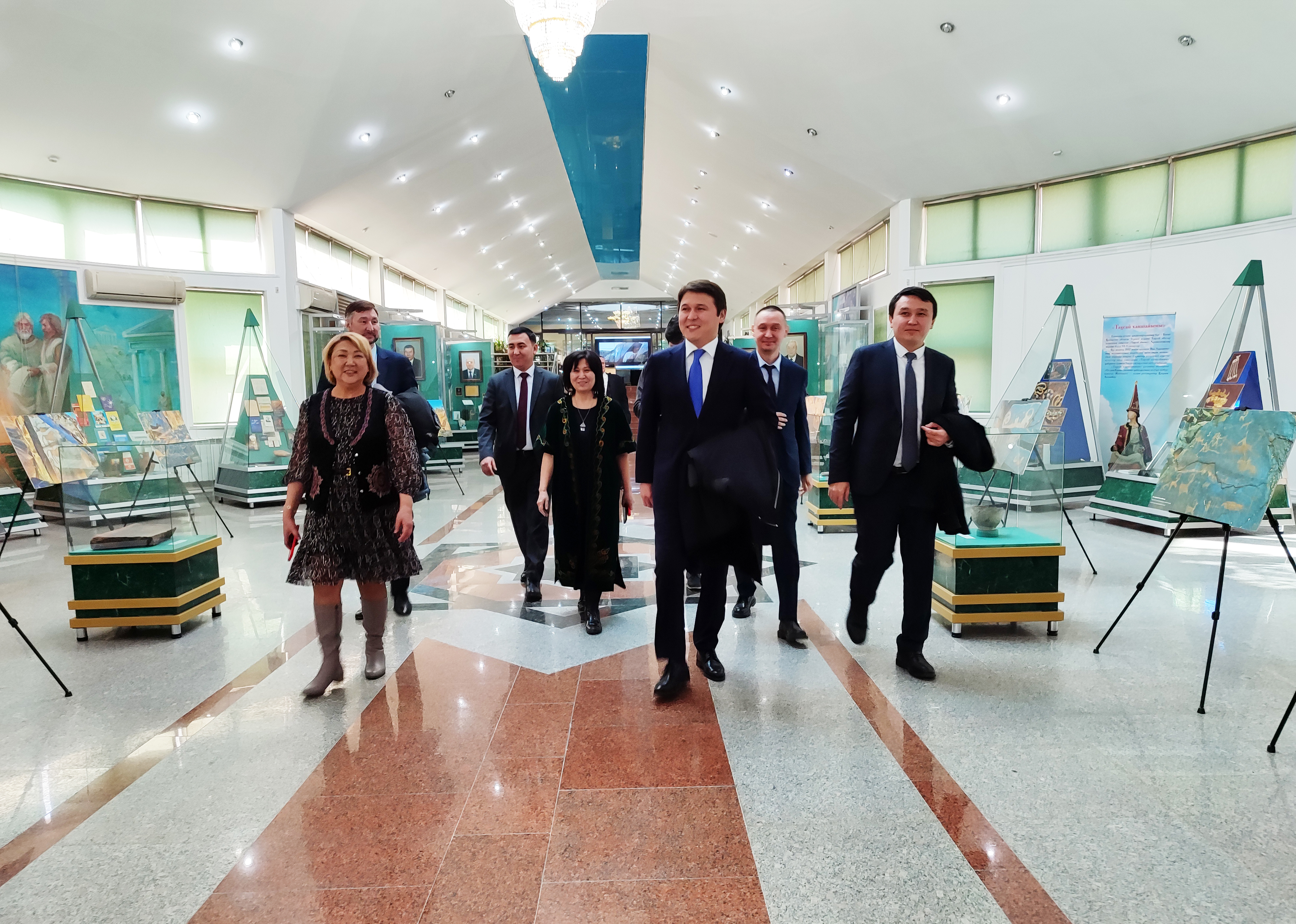 A delegation led by Kuanysh Omarbekov, Director of Production at NAC Kazatomprom, visited the University museum