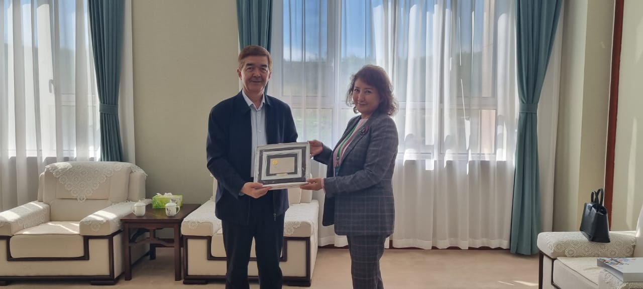 KazNU scientists visit the Xinjian Medical University