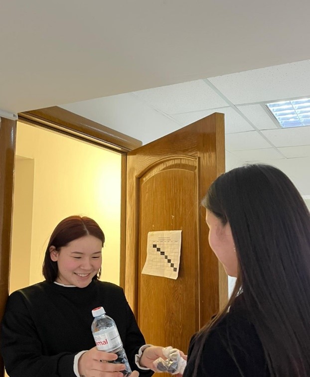 15 марта «День Благотворительности»: в честь «Дня благотворительности» раздача фиников и воды студентам общежитий № 4 и 15