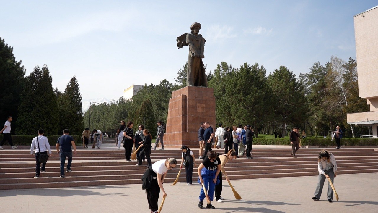 Прошла массовая акция по очистке кампуса