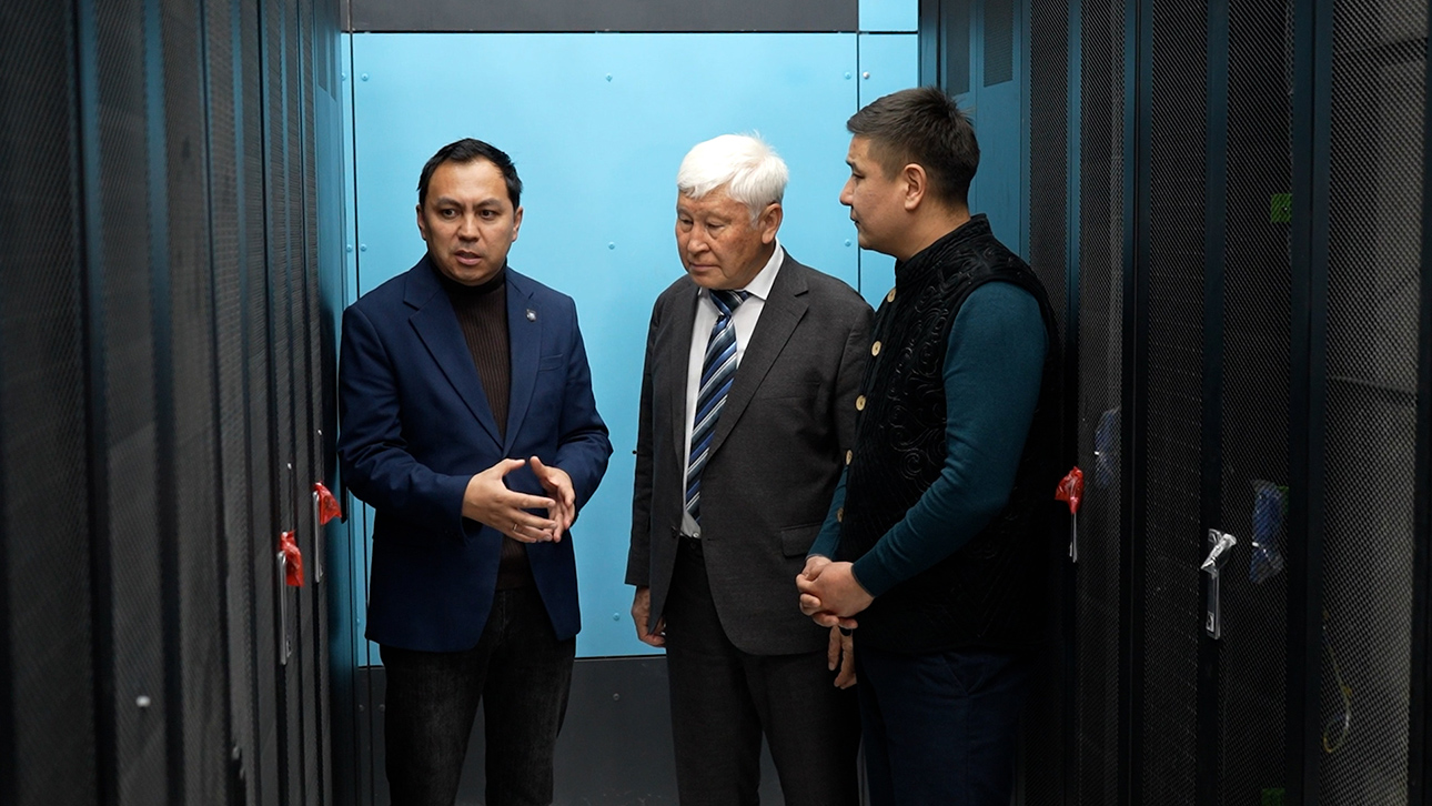 Академик использует суперкомпьютер КазНУ для решения сложных задач