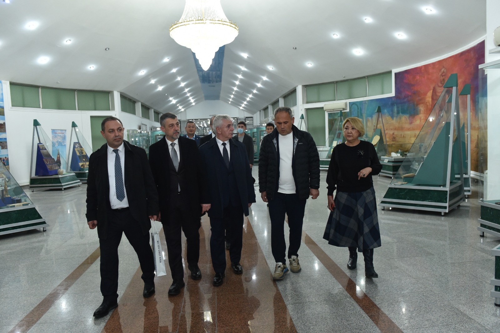 Македониялық «Видение» халықаралық университетінің ректоры Ахмет Веджди Джан мырза Музей қызметімен танысты