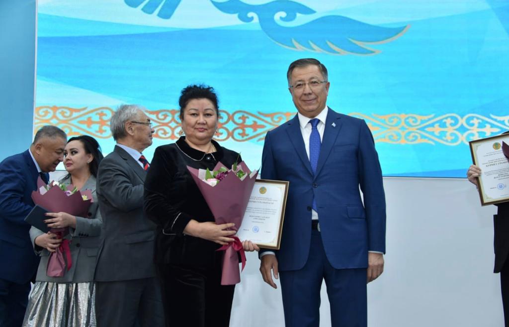 Awarding with a letter of thanks