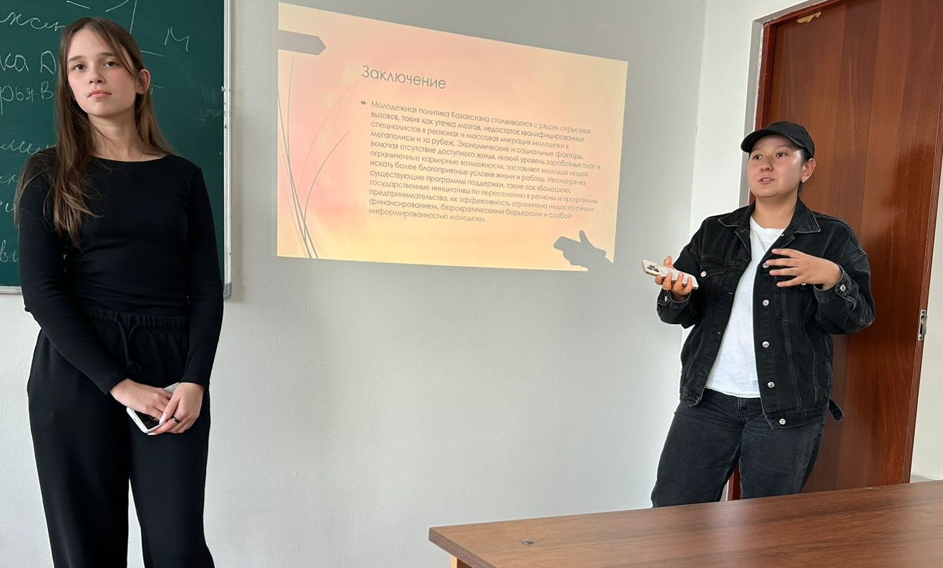 3rd-year students of the Russian department together with the professor of the Department of International Law Nysanbekova L.B. organised an open lesson on the topic: "Problems of the effectiveness of the current legislation in the field of youth policy"