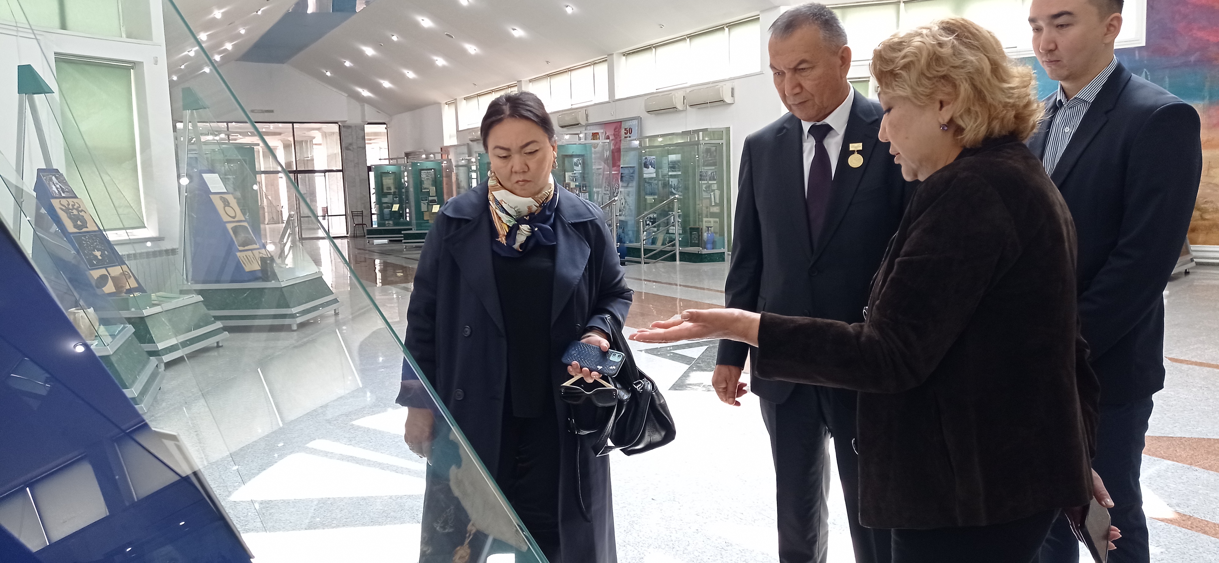 The museum was visited by a guest of the Faculty of Philology, Dean of the Faculty of Russian and Related Languages of Termez University (Uzbekistan), Doctor of Philology, Professor, Academician of the Academy of Sciences of Turon, Mr. P.U. Bakirov