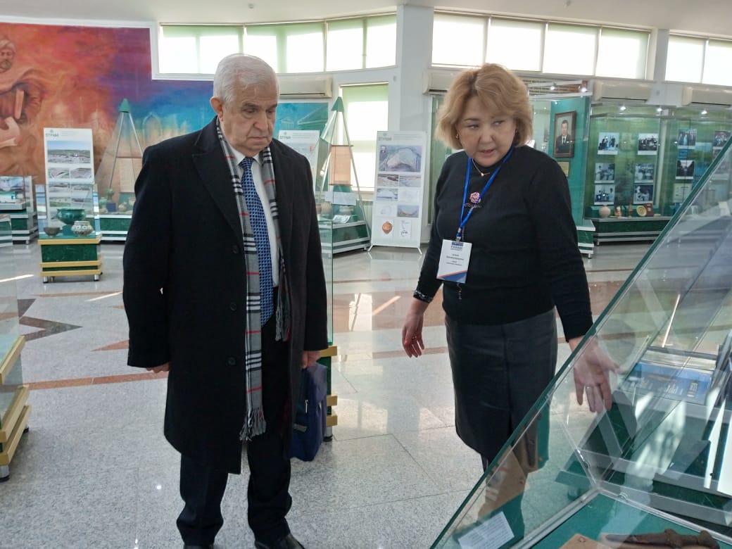 Turkish businessman and politician İsmail Hakkı Amasyalı visited the university museum
