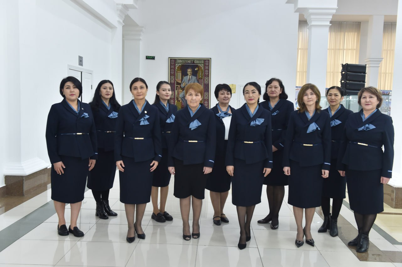 ҚазҰУ-дың брендтік киімдері сыйға тартылды
