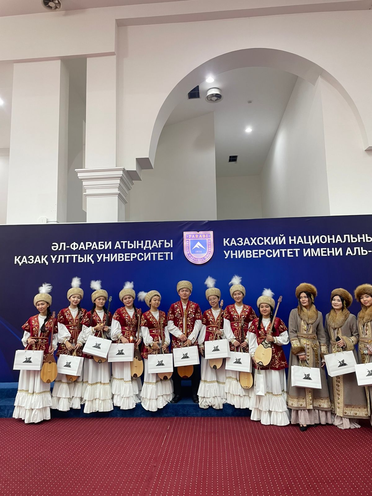 Бизнес-мектептің салтанатты бітіру рәсімі