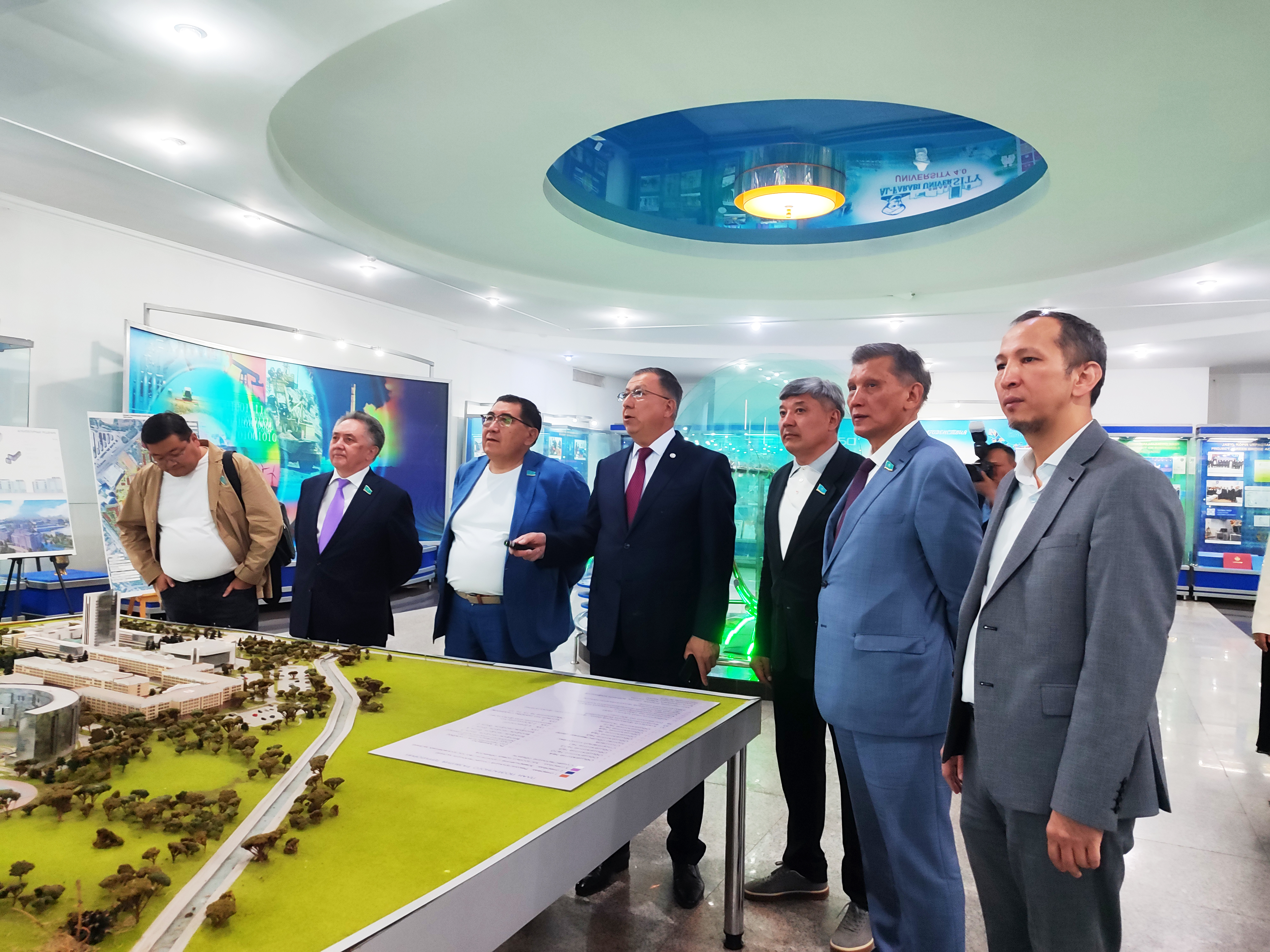Deputies of the Senate and the Mazhilis of the Parliament of the Republic of Kazakhstan paid an official visit to the Al-Farabi Kazakh National University