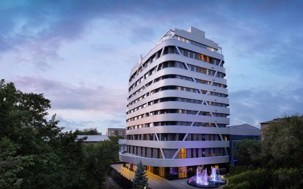 От теории к практике: студенты КазНУ исследуют гостиничный бизнес в DoubleTree by Hilton Almaty