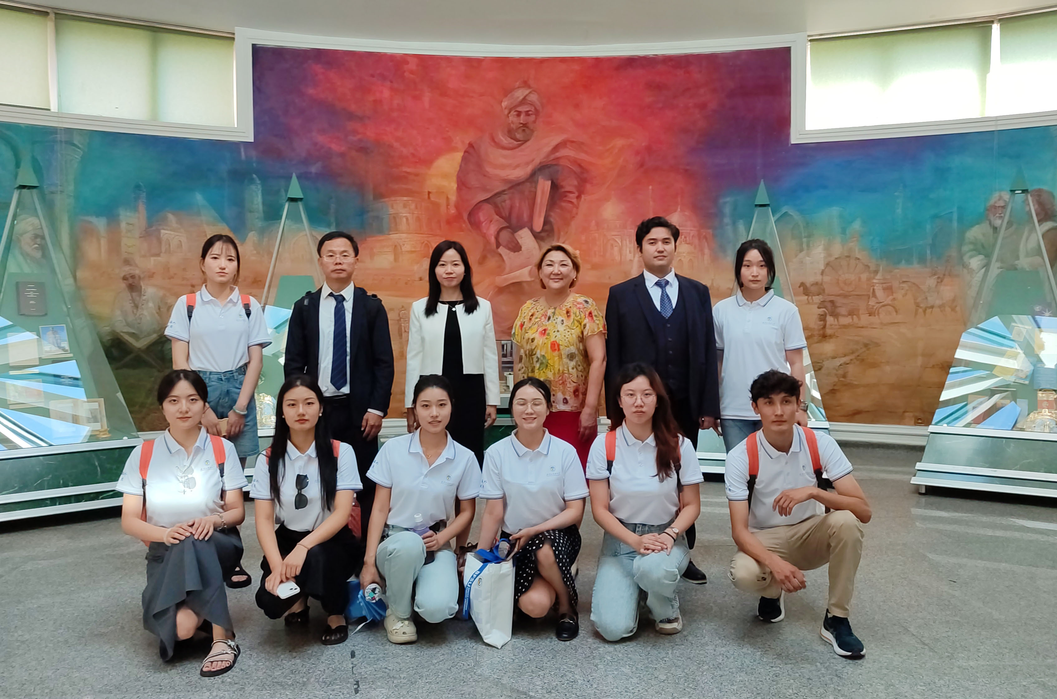 The delegation headed by the Deputy Director of the Institute of the Russian Language, Mr. Sun Lei (China) visited the University museum