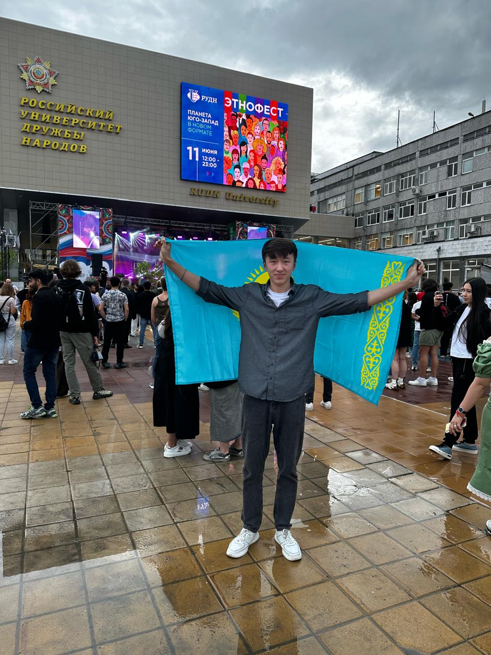 Adilet Amanzholuly is a 2024 graduate of the dual-degree program in Marketing (International Marketing) at Al-Farabi Kazakh National University and Patrice Lumumba Peoples’ Friendship University of Russia.