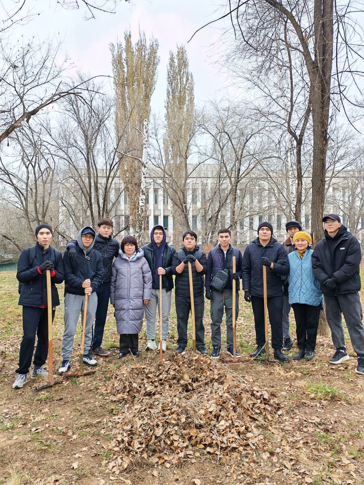 ҚазҰУ-да жалпыуниверситеттік сенбілік өткізілді.  ТДМ 15 – Жер экожүйелерін қорғау