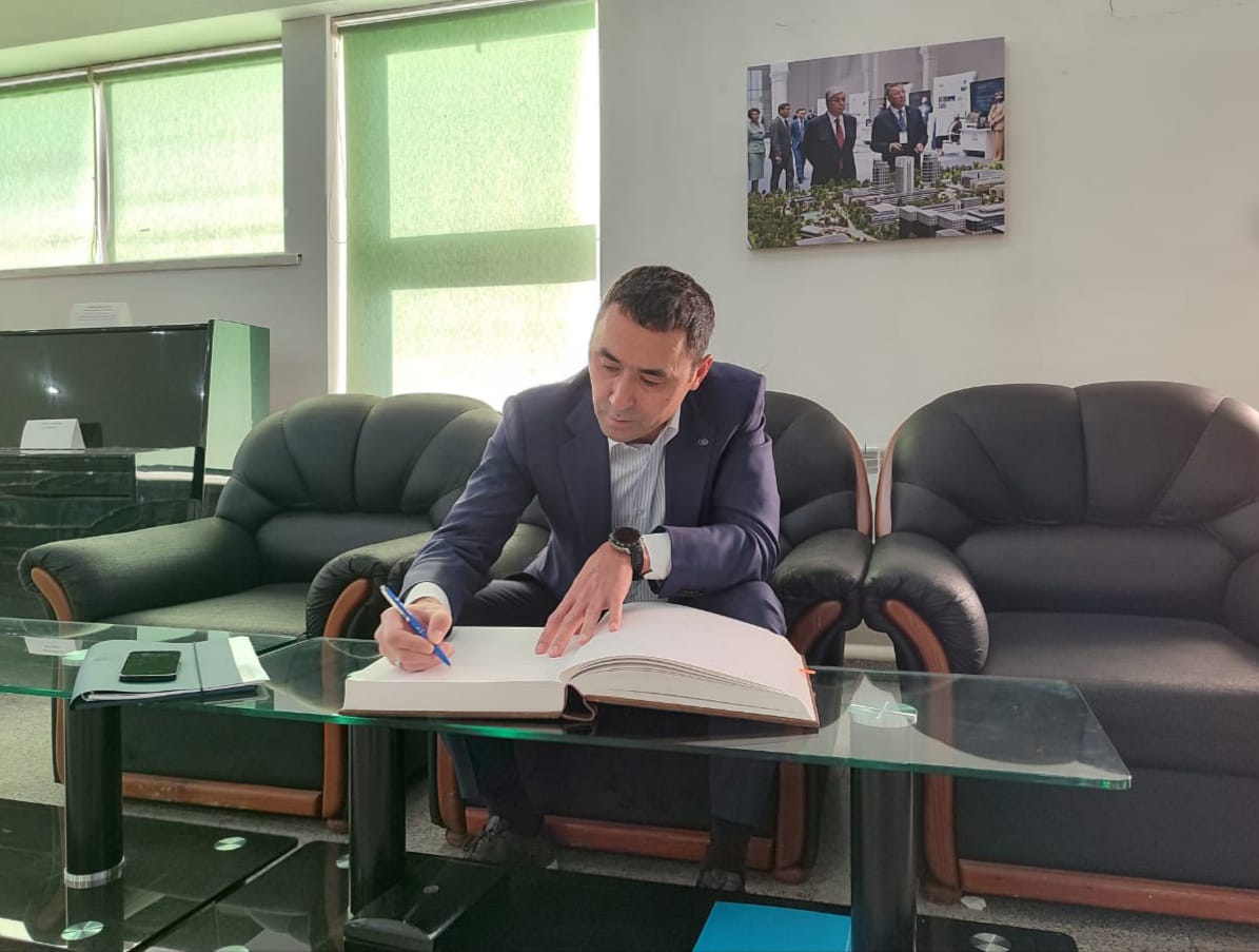 Председатель Совета директоров BI Group Айдын Рахимбаев посетил музей университета