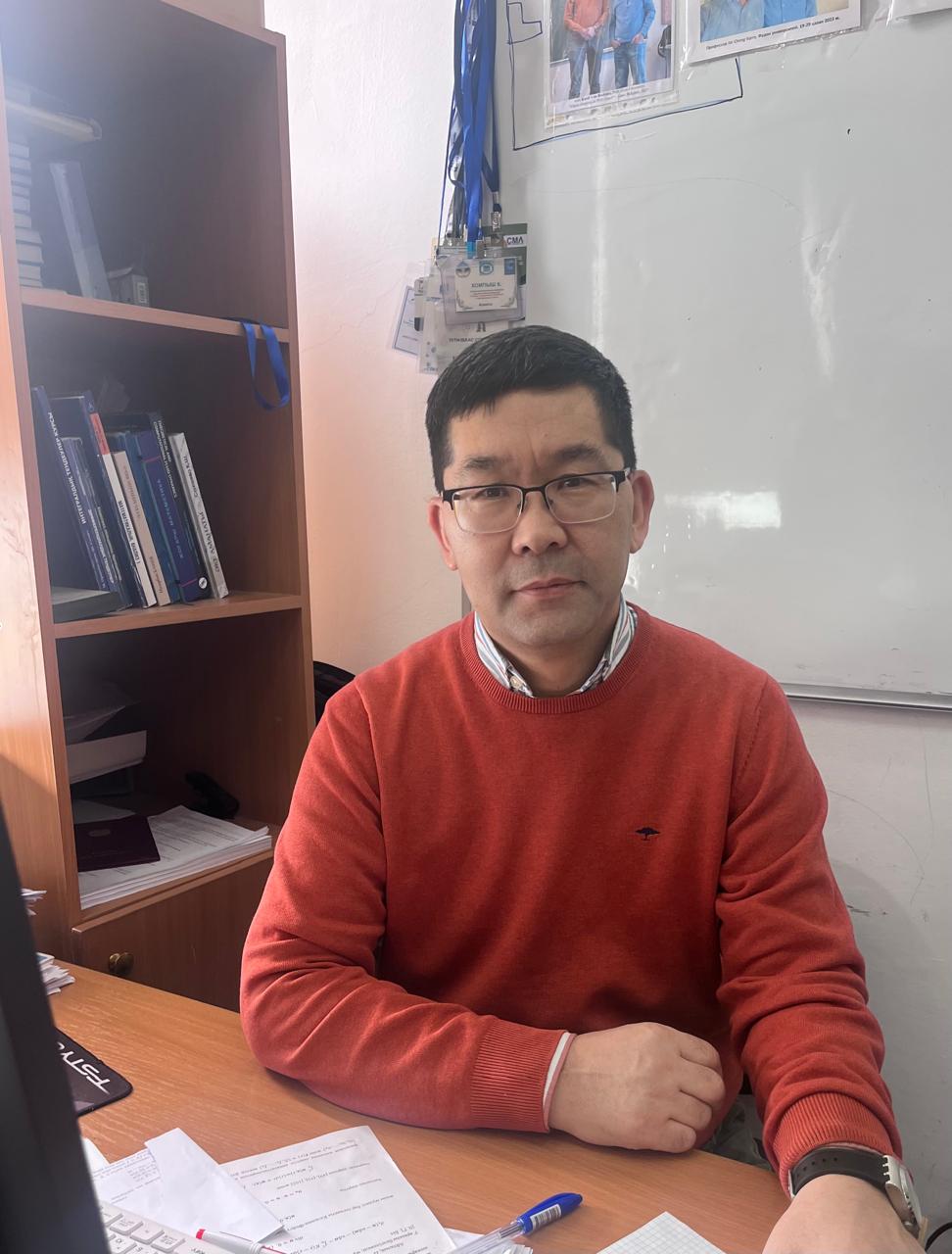 The Department of Mathematics extends its sincere congratulations to Khompysh Khonatbek on receiving the medal “For Contribution to the Development of the University.”