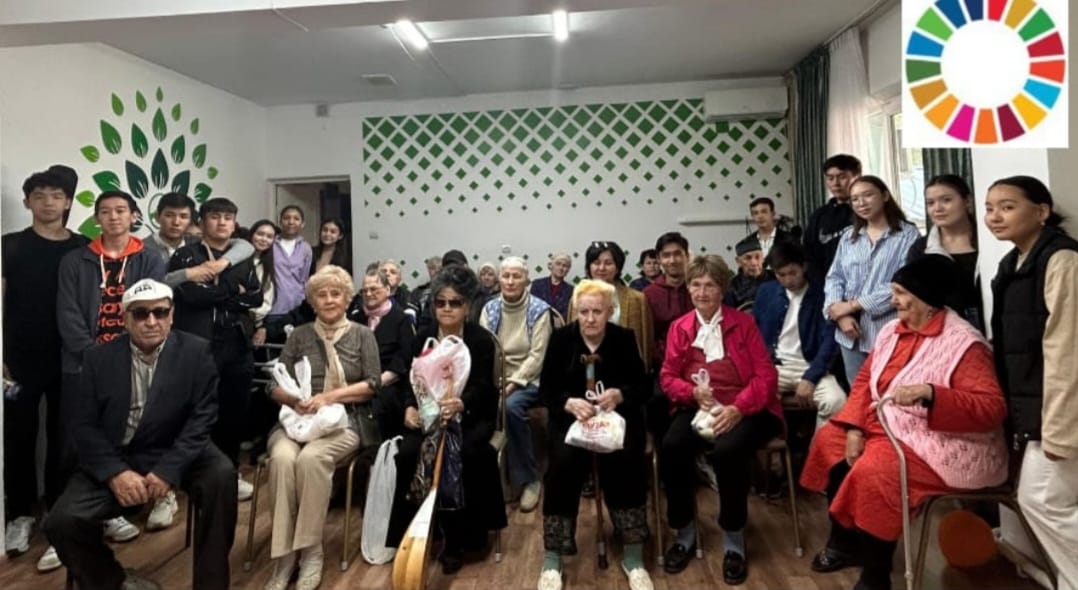 Студенты подбодрили стариков