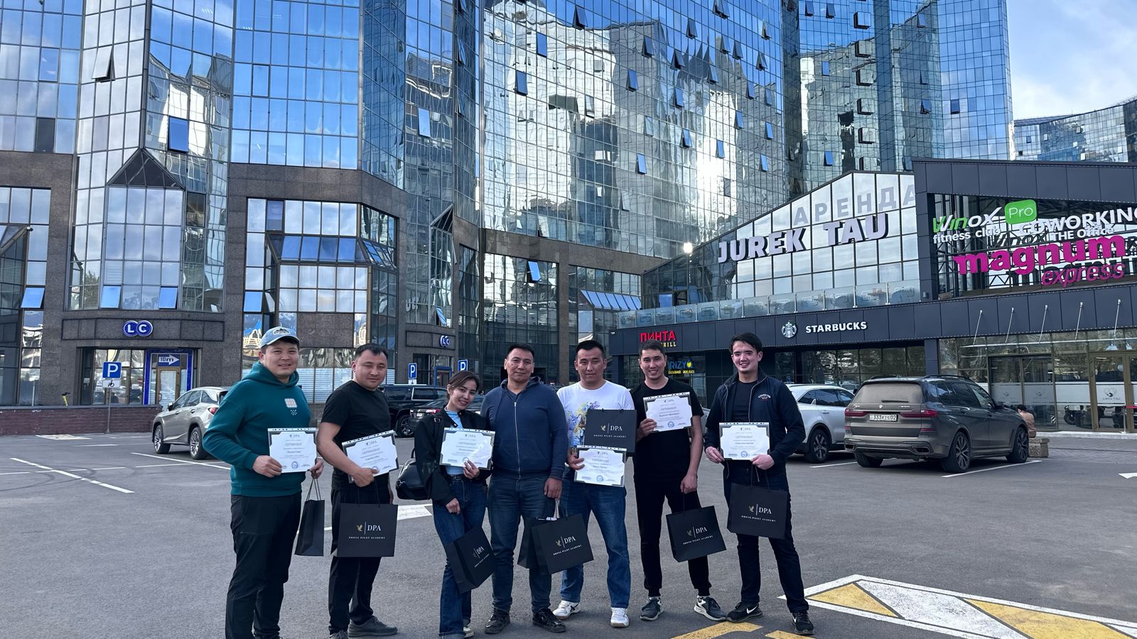 Калиева Дамира мен Сатвалдиев Бағдат Drone Pilot Academy орталығында 2-санаттағы "ұшқышсыз авиациялық жүйелер" операторларын бастапқы теориялық даярлау курсынан өтті