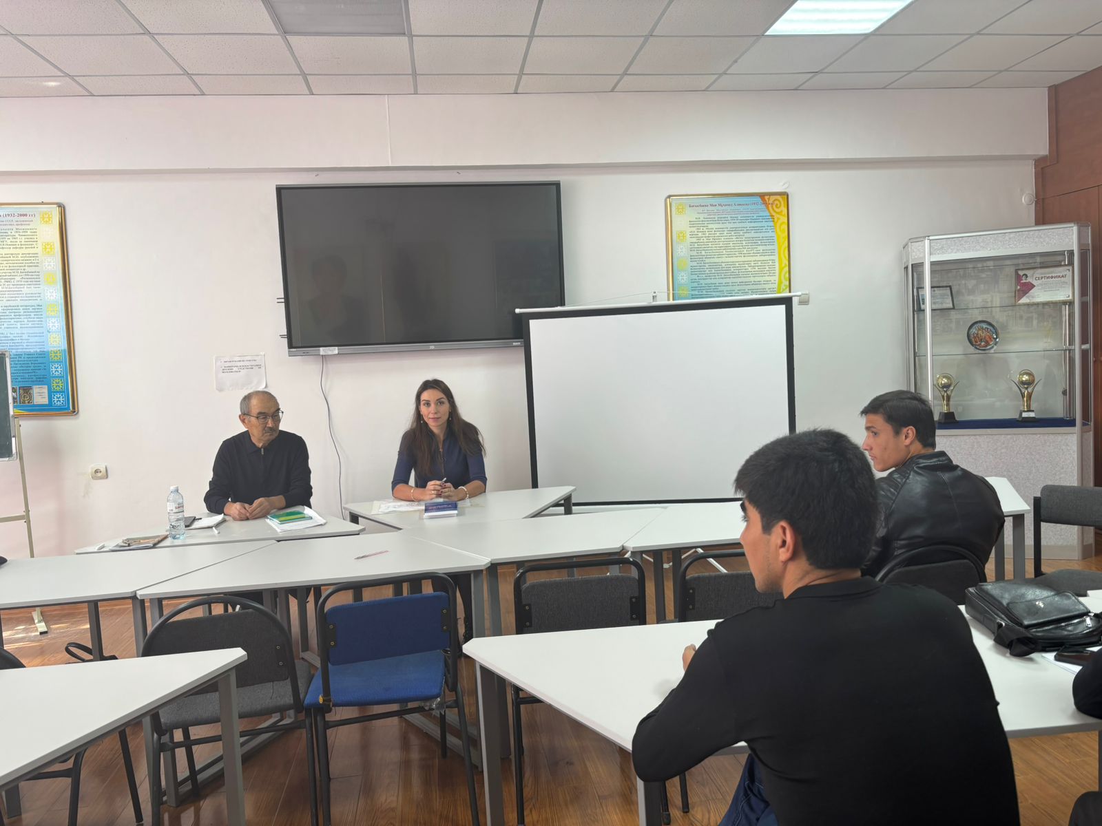 "Man, text and era: The Philosophy of Unity in Russian Prose in Kazakhstan"
