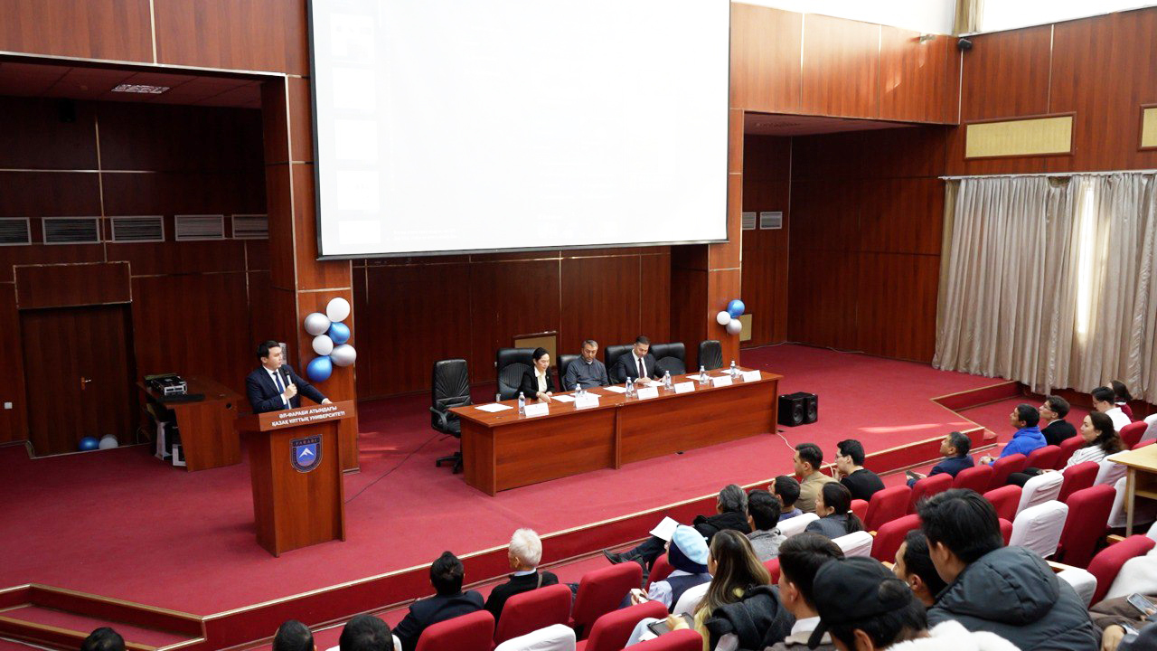 Продемонстрировали результаты проекта по разработке языковой модели