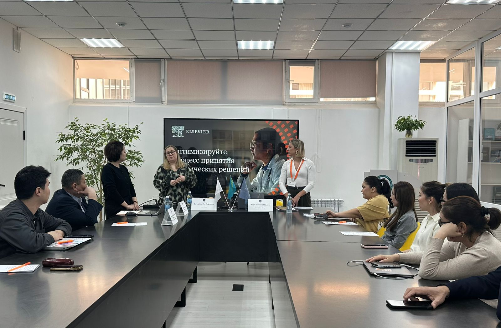 Elsevier representatives demonstrated the capabilities of the ClinicalKey platform