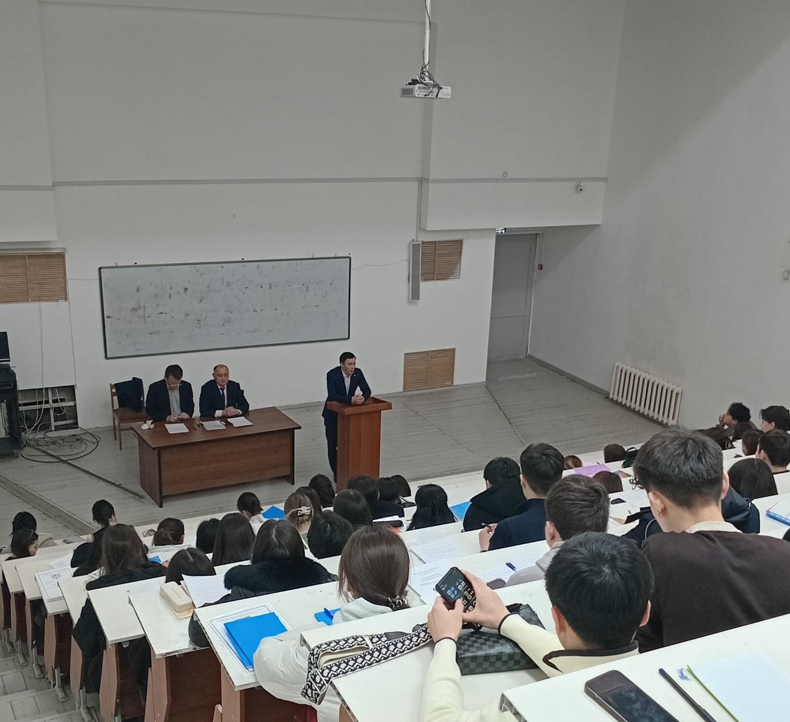 Конституция и референдум: ради светлого будущего!