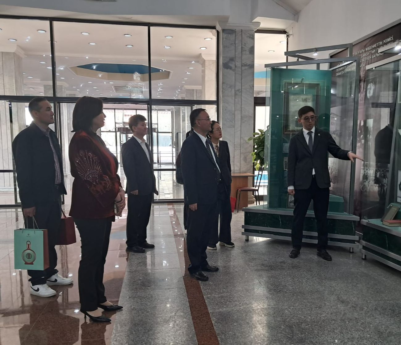 Visit of the Delegation of Xinjiang Medical University to the KazNU Museum