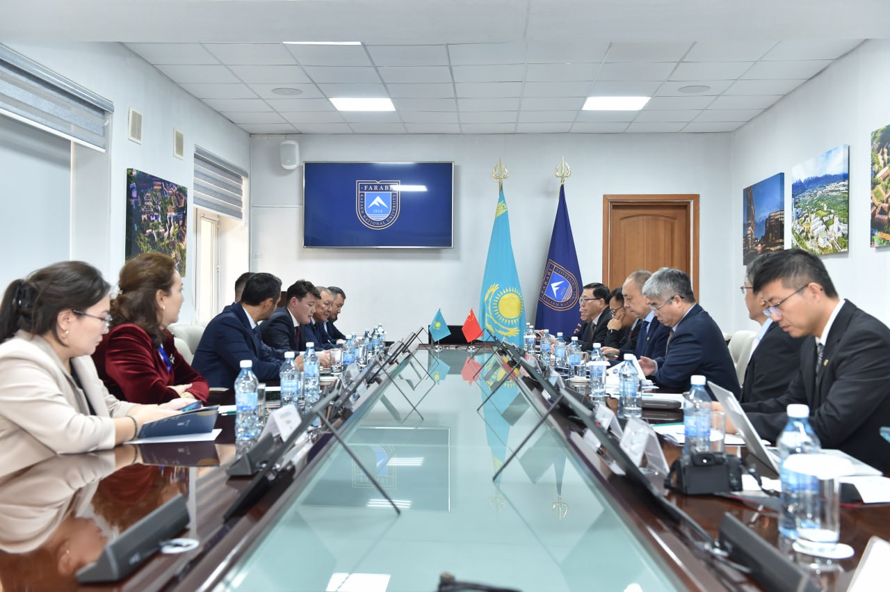 Fruitful dialogue with HKUST University