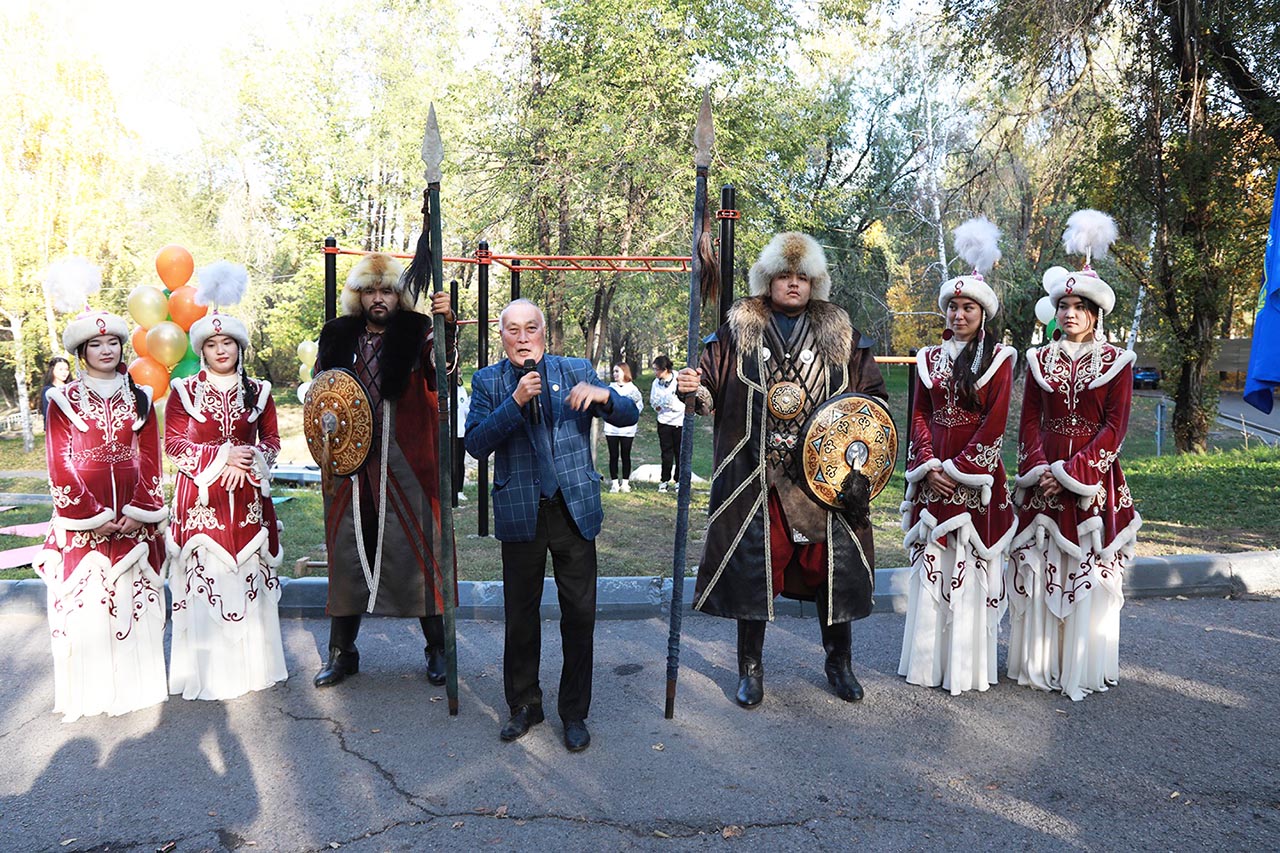 В КазНУ открылась воркаут-площадка