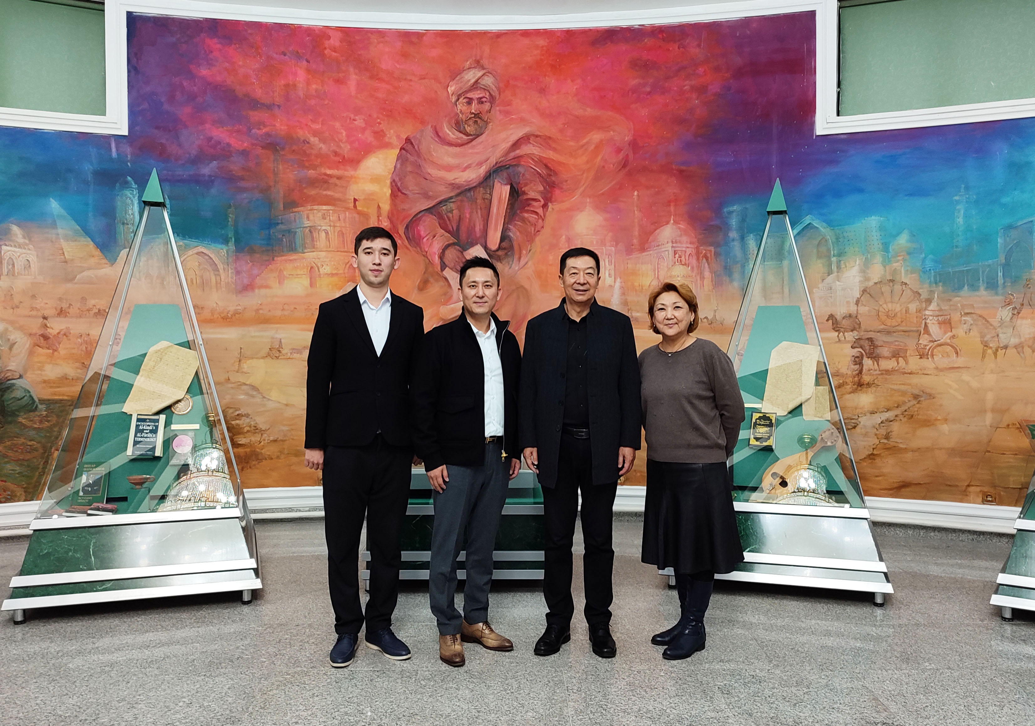 Chairman of the Board of Directors of Eclipse Invest Group LLP Tu Bin (China) visited the KazNU History Museum