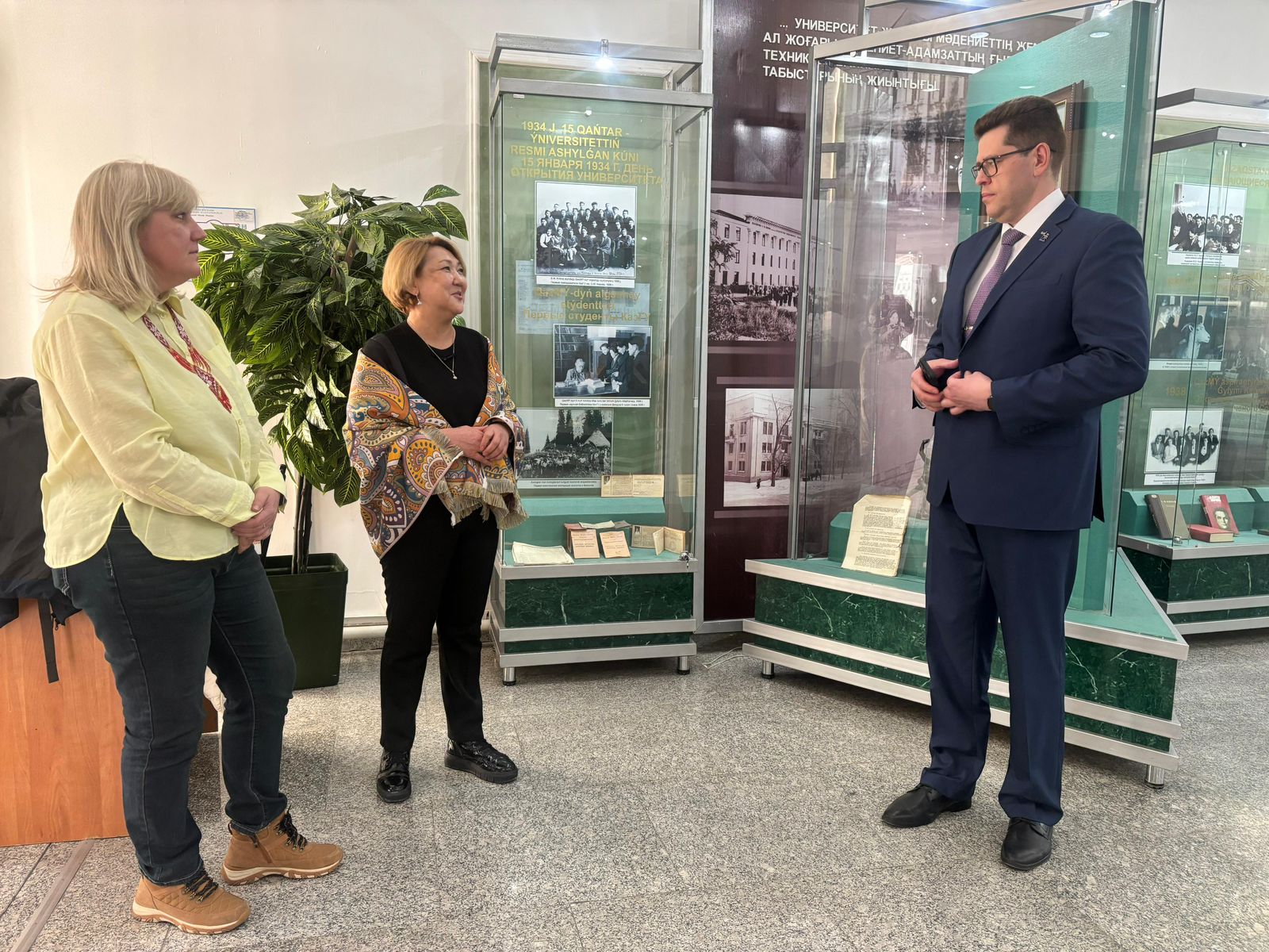 Visit of the Estonian delegation to the KazNU museum