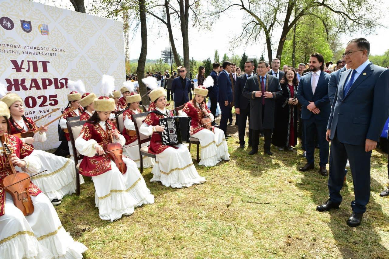 В КазНУ имени аль-Фараби отметили Наурыз