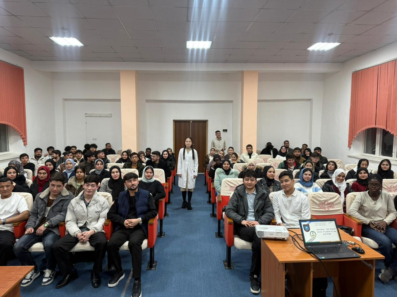 Закон и порядок: ознакомление с внутренним распорядком университета и общежития
