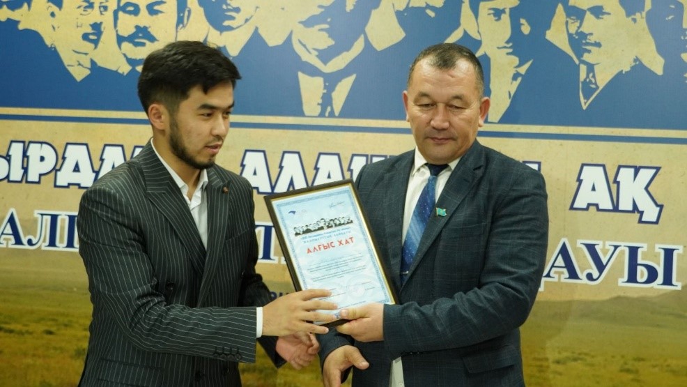 "Жас тарихшы" үйірмесінің мүшесің  Жалпыұлттық байқаудың бірінші кезеңіндегі жеңіс