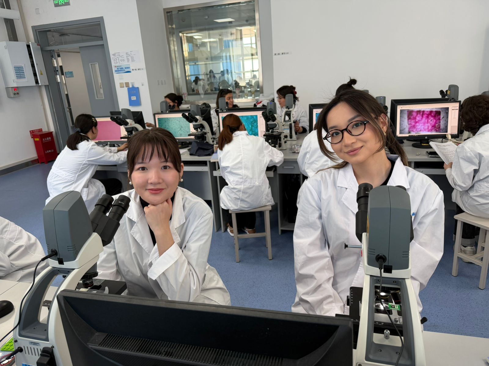 “KazNU Master’s Students Undertake Scientific Internship at Xinjiang Medical University to Deepen Knowledge in Modern Pharmacy”