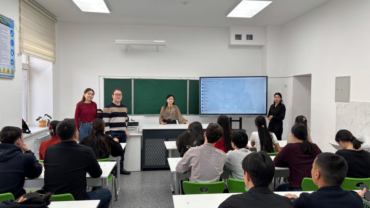 KazNU Faculty Members Held a Professional Meeting with Students of Lyceum No.161