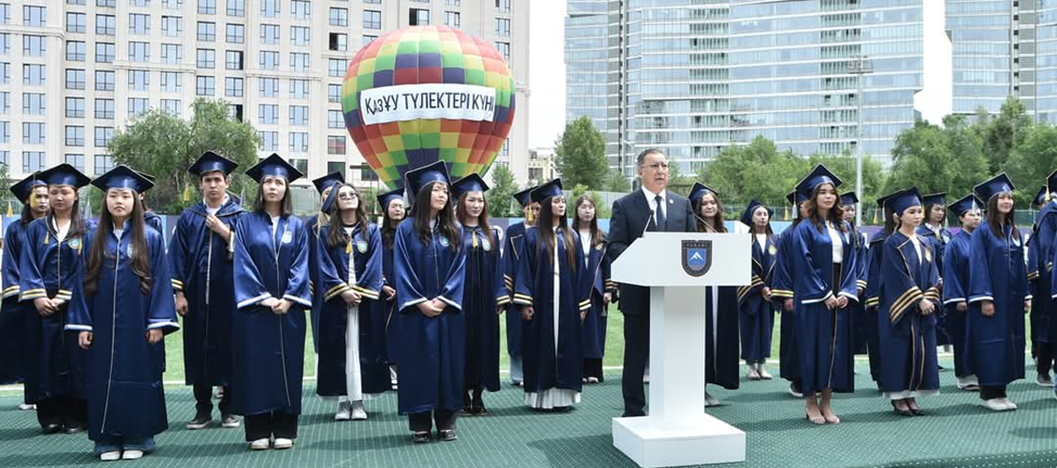 В КазНУ имени аль-Фараби широко отметили День выпускников