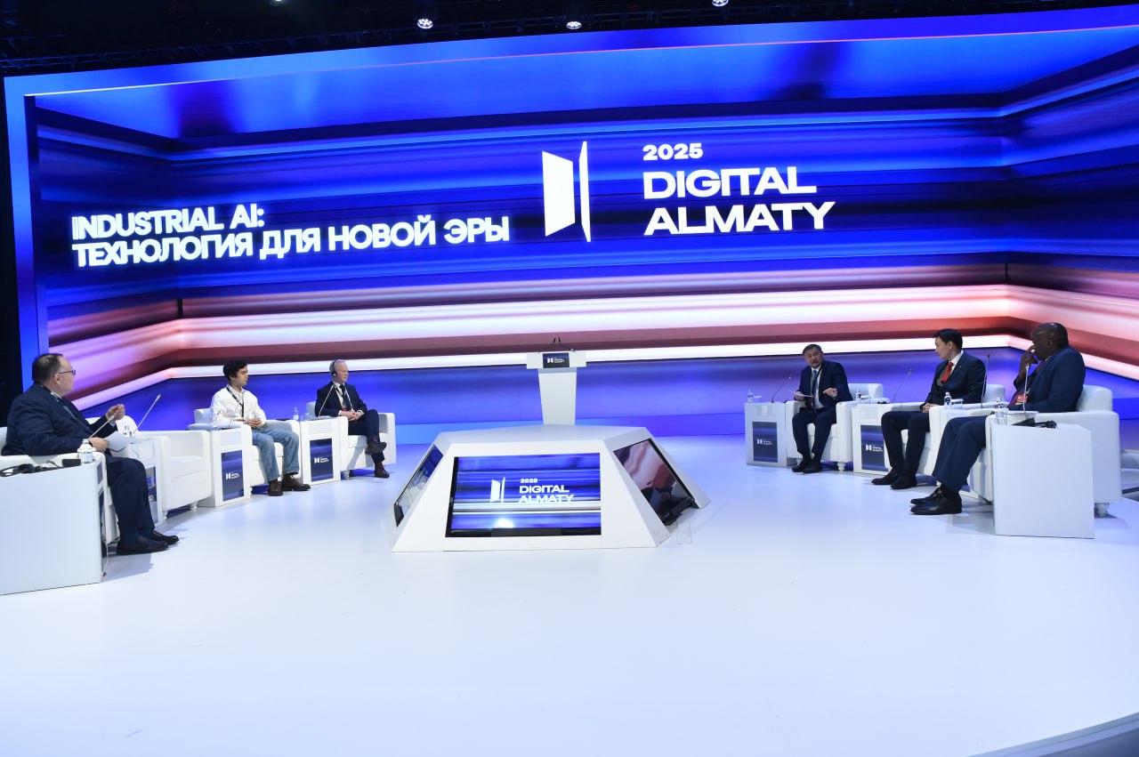 РЕКТОР КАЗНУ ПРИНЯЛ УЧАСТИЕ В ФОРУМЕ DIGITAL ALMATY 2025