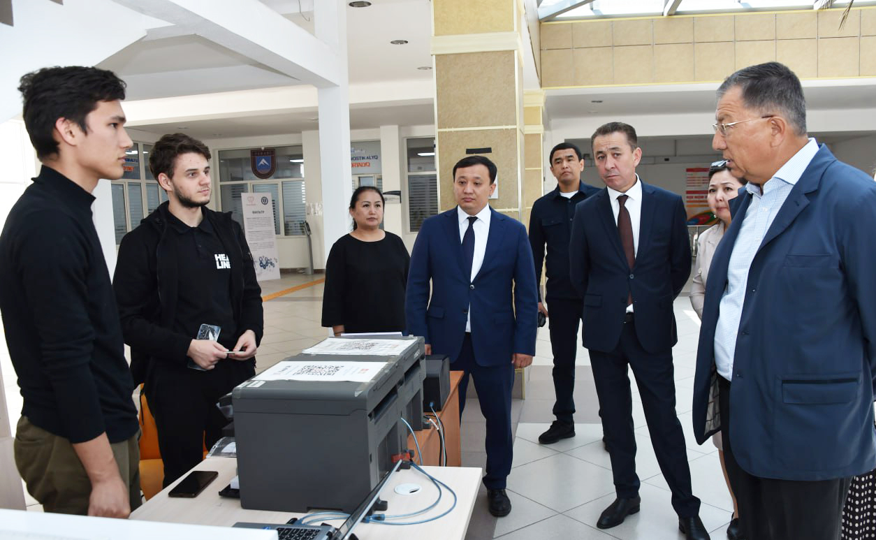 Ректор проверил готовность приемной комиссии