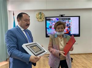 ҚҰРМЕТТІ ƏРІПТЕСТЕР! СІЗДІ БЕЛГІЛІ ҒАЛЫМ-МИКРОБИОЛОГ, ҚАЗҰЖҒА-НЫҢ АКАДЕМИГІ, БИОЛОГИЯ ҒЫЛЫМДАРЫНЫҢ ДОКТОРЫ, ПРОФЕССОР ЖҰБАНОВА АЖАР АХМЕТҚЫЗЫНЫҢ 80 ЖЫЛДЫҚ МЕРЕЙТОЙЫНА АРНАЛҒАН ОНЛАЙН ФОРМАТТАҒЫ ДӨҢГЕЛЕК СТОЛҒА ШАҚЫРАМЫЗ. УАҚЫТЫ: 5 СӘУІР 2021 Ж., САҒАТ 11:00