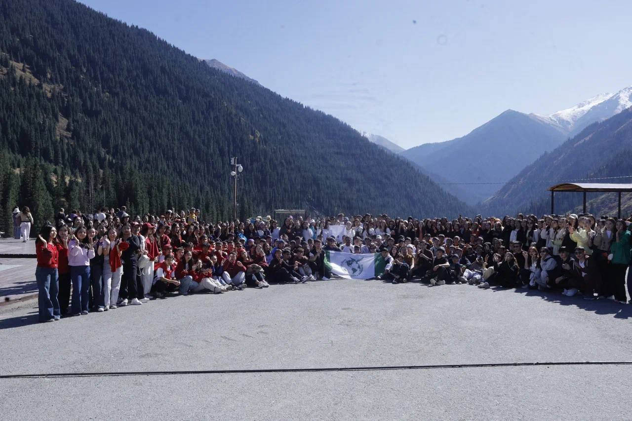 Students of the Faculty of geography and nature Management in teambuilding