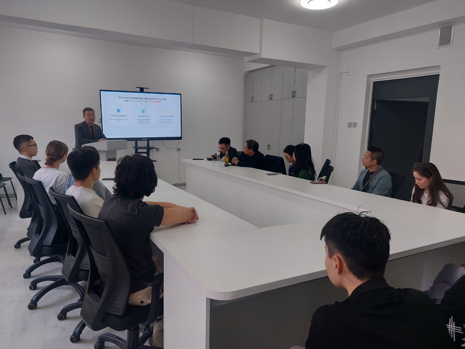 Guest Lecture by Zhangjiajie College Representative at Al-Farabi Kazakh National University